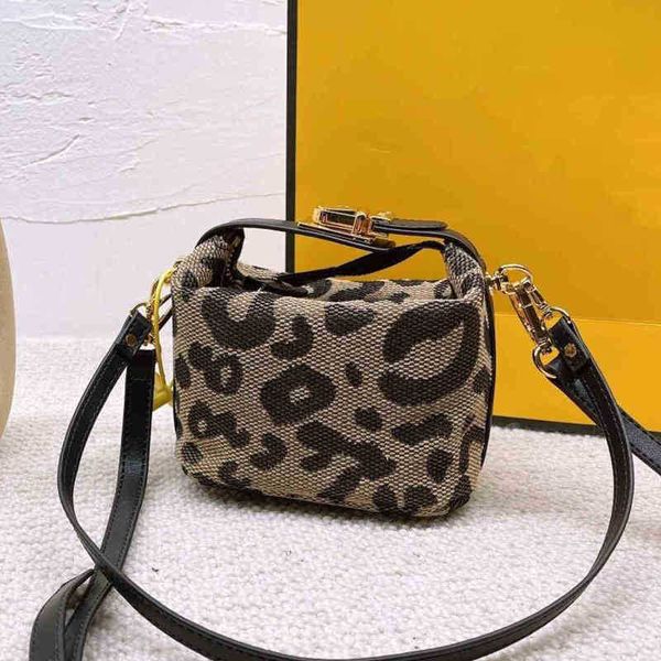 woman shoulder bags mini wallet fashion collocation purses brand designer handbags crossbody snake print lunch clutch 1127 
woman shoulder bags mini wallet fashion collocation purses brand designer handbags crossbody snake print lunch clutch 1127