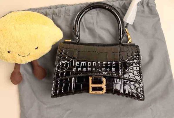 designer luxury womens bag balencigas handbag b-shaped paris single shoulder messenger fashion square gift shoulder oblique span versatile h
designer luxury womens bag balencigas handbag b-shaped paris single shoulder messenger fashion square gift shoulder oblique span versatile h