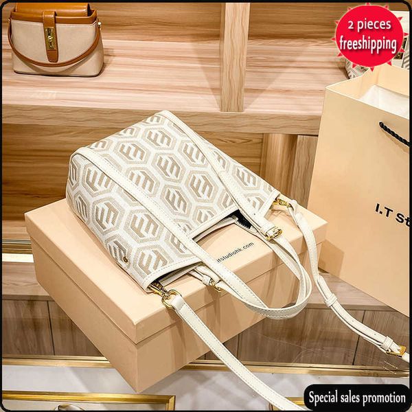 designer bags genuine leather women's fashionable sweet versatile small number of letters printed portable one shoulder cross body buck
designer bags genuine leather women's fashionable sweet versatile small number of letters printed portable one shoulder cross body buck