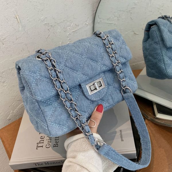 evening bags women's padded denim handbag handbag with chain luxury designer 221124
evening bags women's padded denim handbag handbag with chain luxury designer 221124