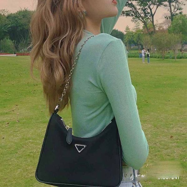 designer nylon tote bags triad fashion chain purse woman luxury stray crossbody shoulder bags attached small pendant wallet classic shiny ha, Black;red
designer nylon tote bags triad fashion chain purse woman luxury stray crossbody shoulder bags attached small pendant wallet classic shiny ha, Black;red