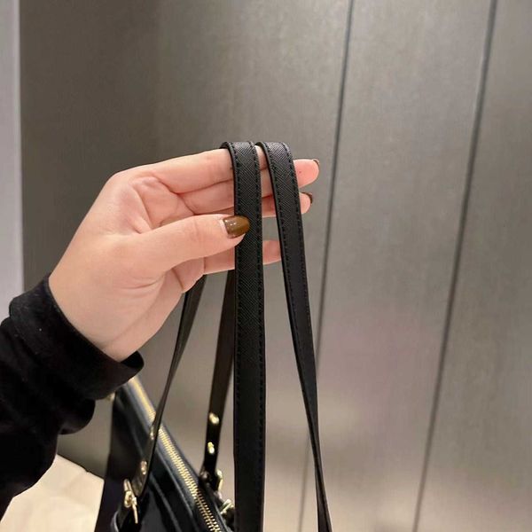 women handbag tote bags woven strap portable shopping shoulder handle bags popular simple female daily bag
women handbag tote bags woven strap portable shopping shoulder handle bags popular simple female daily bag