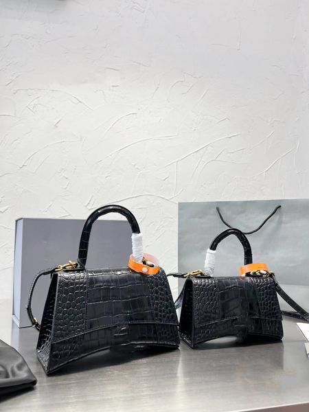 7a designer bag fashion totes handbags hourglass women half moon evening cross body stone leather retro letter pendant luxury tote purse wal
7a designer bag fashion totes handbags hourglass women half moon evening cross body stone leather retro letter pendant luxury tote purse wal
