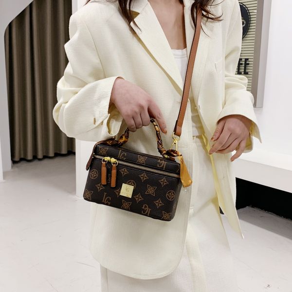 fashion women's tassel portable crossbody bag soho dis co designer shoulder bag new handbag
fashion women's tassel portable crossbody bag soho dis co designer shoulder bag new handbag