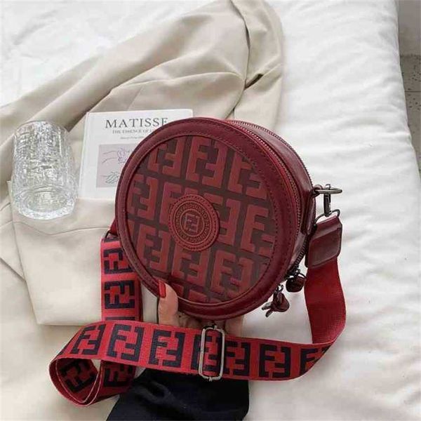 purses pu bag female retro simple letter wide shoulder strap diagonal one shoulder small garden bag
purses pu bag female retro simple letter wide shoulder strap diagonal one shoulder small garden bag