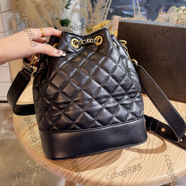 designer channelity bags for women black handbag leather chain slant shoulder clutch totes bag cc double letters solid hasp waist square str
designer channelity bags for women black handbag leather chain slant shoulder clutch totes bag cc double letters solid hasp waist square str