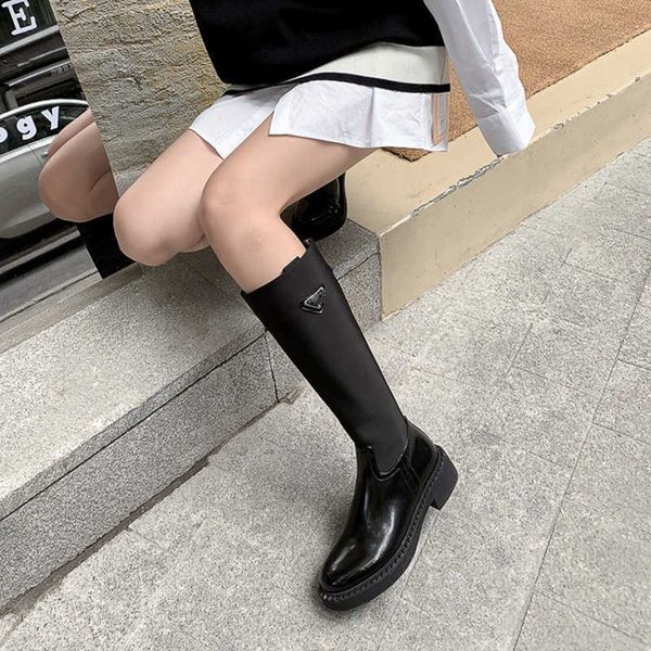 2022 autumn and winter new long show slim fashion high triangle middle versatile women's boots, Black
2022 autumn and winter new long show slim fashion high triangle middle versatile women's boots, Black
