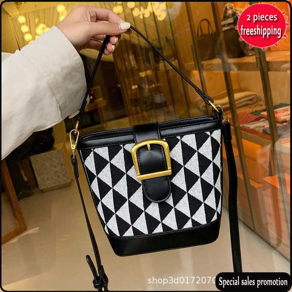 designer bags lingge bucket bag women's 2022 autumn new canvas spliced plaid one shoulder crossbody handbag
designer bags lingge bucket bag women's 2022 autumn new canvas spliced plaid one shoulder crossbody handbag