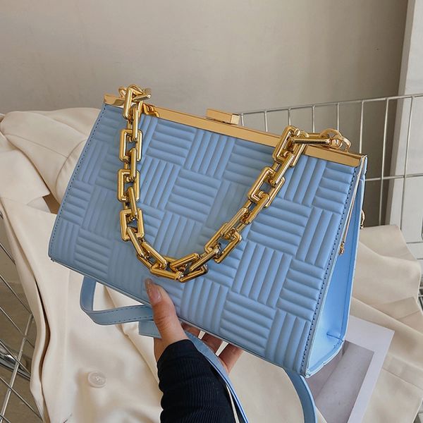 evening bags famous brand women's heavy chain handbag wrinkled shell designer bag long belt bag 221124
evening bags famous brand women's heavy chain handbag wrinkled shell designer bag long belt bag 221124