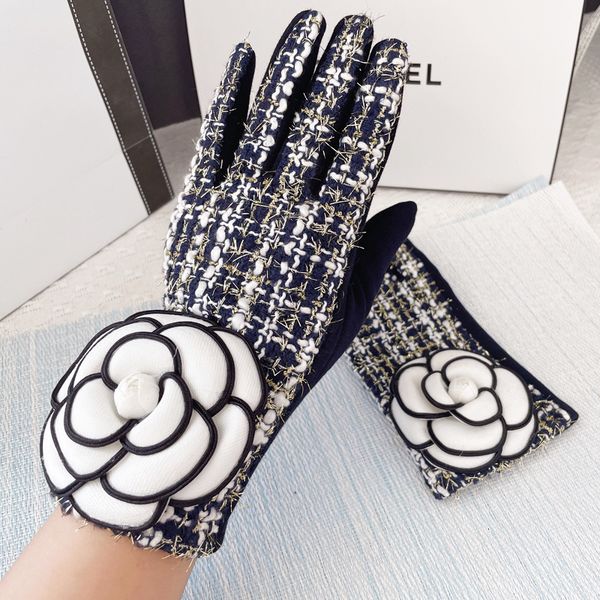 five fingers gloves brand designer winter gloves warm plus velvet thicken touch screen cashmere mittens grid big flower gloves for womeninvi, Blue;gray
five fingers gloves brand designer winter gloves warm plus velvet thicken touch screen cashmere mittens grid big flower gloves for womeninvi, Blue;gray