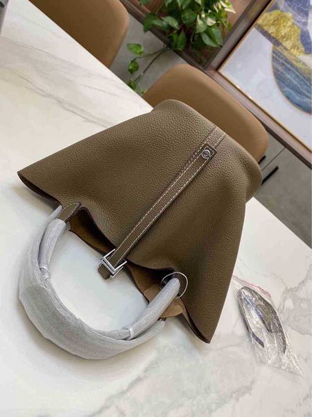 clearance new women's litchi grain cowhide portable cabbage basket with inner liner outlet one bag multi-purpose
clearance new women's litchi grain cowhide portable cabbage basket with inner liner outlet one bag multi-purpose