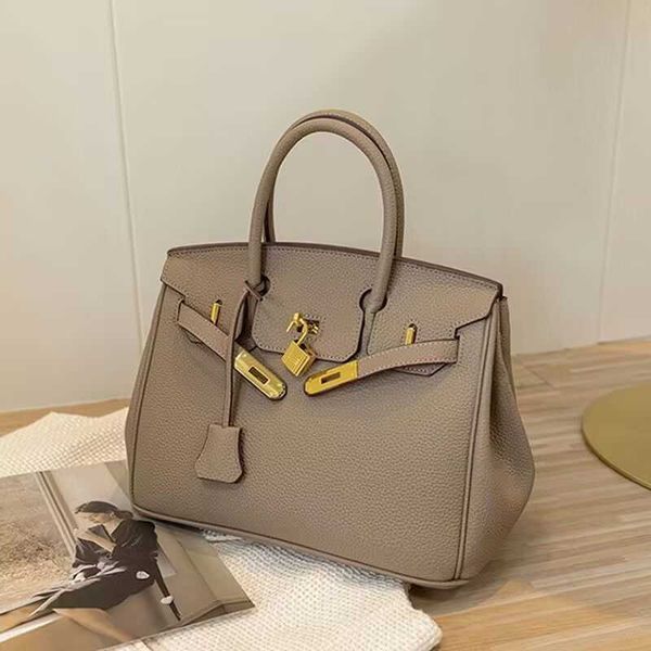 luxury designer handbags shoulder bags crossbody bag tote fashion leather texture lychee pattern large capacity shoulder messenger tote bags
luxury designer handbags shoulder bags crossbody bag tote fashion leather texture lychee pattern large capacity shoulder messenger tote bags