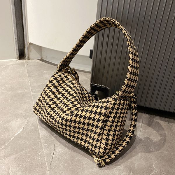 evening bags soft wool fabric handbag small shoulder strap with short handle luxury handbag in winter 221124
evening bags soft wool fabric handbag small shoulder strap with short handle luxury handbag in winter 221124