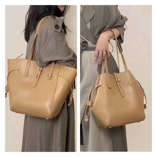 designer bag 2022 autumn winter versatile bags large capacity women leather fashion shoulder simple tote bucket bag
designer bag 2022 autumn winter versatile bags large capacity women leather fashion shoulder simple tote bucket bag
