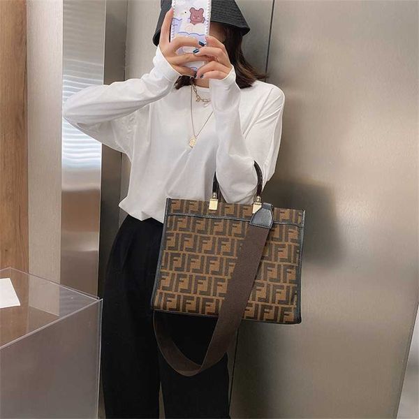 old flower tote bag canvas printed large women's portable sling single shoulder shopping bag
old flower tote bag canvas printed large women's portable sling single shoulder shopping bag