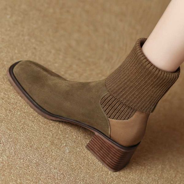 2022 winter cowhide thick heel thin woolen boots splice elastic boots with skirt plush two wear mid rise boots, Black
2022 winter cowhide thick heel thin woolen boots splice elastic boots with skirt plush two wear mid rise boots, Black