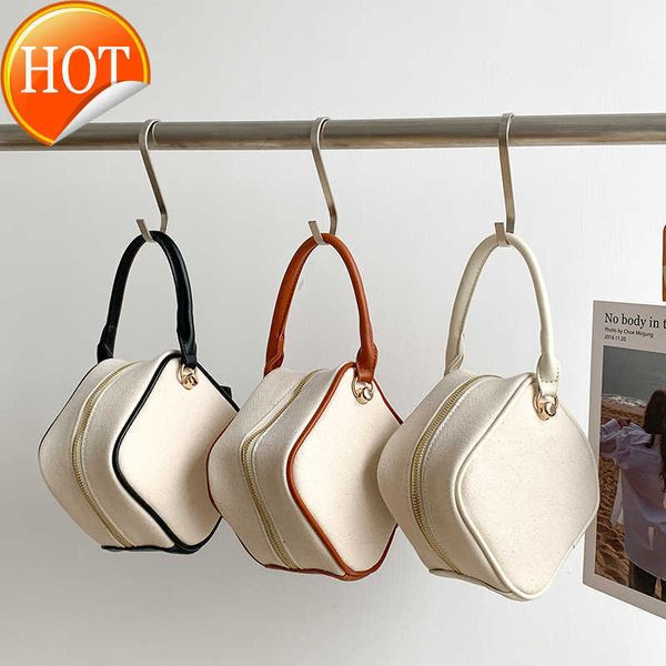 women's designer bag arc de triomphe women's niche design chain fashion hand three-dimensional canvas hand temperament box factory
women's designer bag arc de triomphe women's niche design chain fashion hand three-dimensional canvas hand temperament box factory