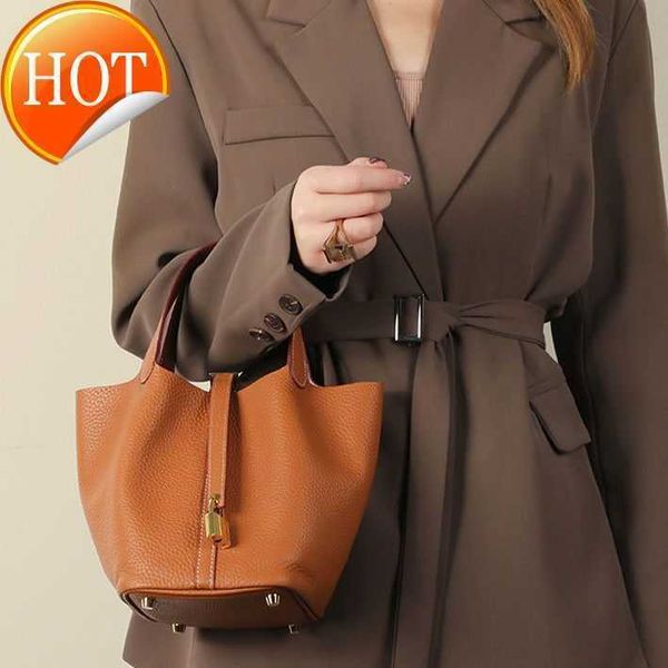 women's luxury brand designer handbags fashion texture first layer cowhide bucket bag new leather commuter tote bags factory direct sal
women's luxury brand designer handbags fashion texture first layer cowhide bucket bag new leather commuter tote bags factory direct sal
