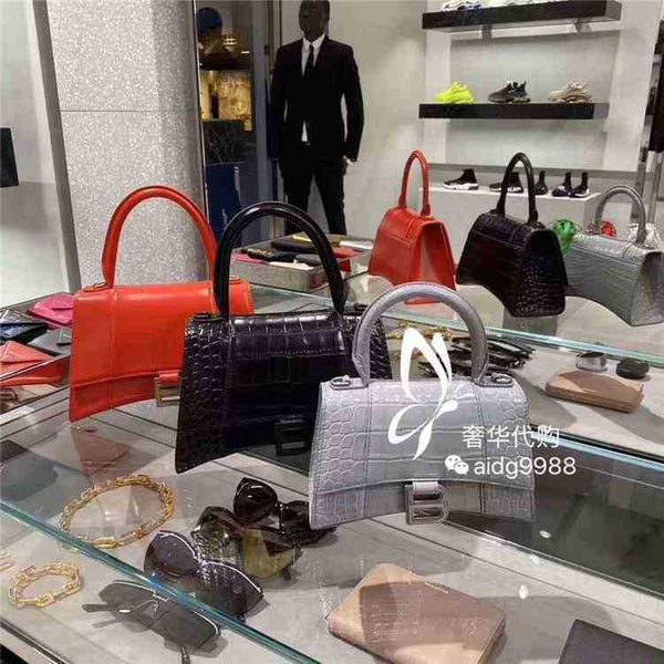designer luxury womens bag balencigas handbag b-shaped paris single shoulder messenger fashion square gift shoulder oblique span versatile h
designer luxury womens bag balencigas handbag b-shaped paris single shoulder messenger fashion square gift shoulder oblique span versatile h