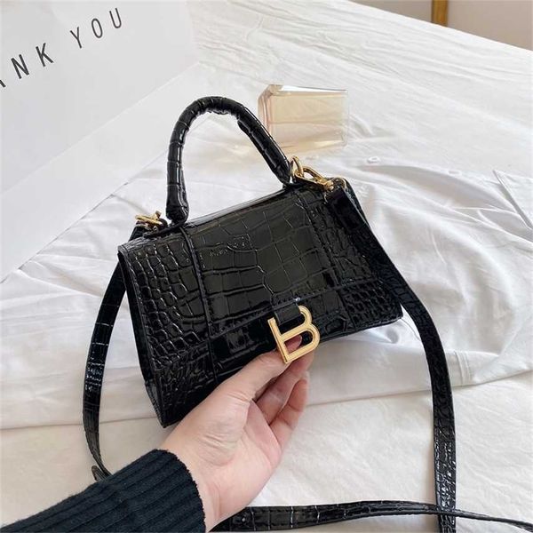crocodile pattern foreign style small square bag simple texture portable women's sling one shoulder bag messenger
crocodile pattern foreign style small square bag simple texture portable women's sling one shoulder bag messenger