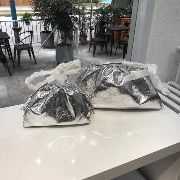 size 38 and size 22cm silver soft leather women's handbag cloud one-shoulder wrinkled dumpling 221101
size 38 and size 22cm silver soft leather women's handbag cloud one-shoulder wrinkled dumpling 221101