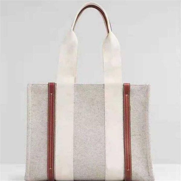 europe america luxury evening bags designer women handbag fashion lady high capacity canvas printed letter travel messenger bag 
europe america luxury evening bags designer women handbag fashion lady high capacity canvas printed letter travel messenger bag