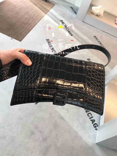 designer luxury womens bag balencigas handbag b-shaped paris single shoulder messenger fashion square gift shoulder oblique span versatile h
designer luxury womens bag balencigas handbag b-shaped paris single shoulder messenger fashion square gift shoulder oblique span versatile h