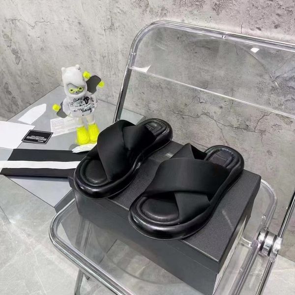 slippers new fashion women designer shoes 5a leather metal letter sandals black white pink cross luxury classic open toe summer beach rubber
slippers new fashion women designer shoes 5a leather metal letter sandals black white pink cross luxury classic open toe summer beach rubber