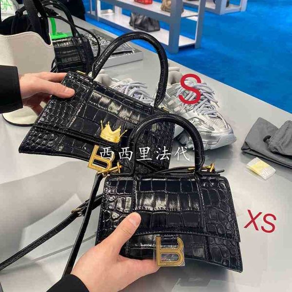 designer luxury womens bag balencigas handbag b-shaped paris single shoulder messenger fashion square gift shoulder oblique span versatile h
designer luxury womens bag balencigas handbag b-shaped paris single shoulder messenger fashion square gift shoulder oblique span versatile h