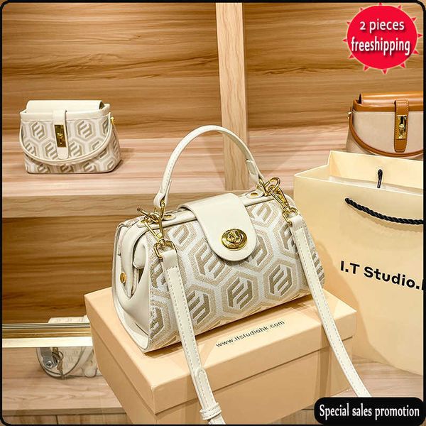 designer bags genuine leather women's temperament high sense printing letter boston small square cross body bill of lading shoulder
designer bags genuine leather women's temperament high sense printing letter boston small square cross body bill of lading shoulder