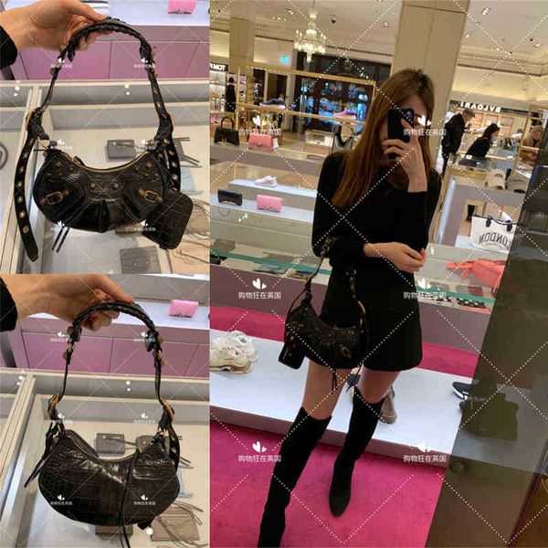 designer luxury womens bag balencigas handbag b-shaped paris single shoulder messenger fashion square gift shoulder oblique span versatile h
designer luxury womens bag balencigas handbag b-shaped paris single shoulder messenger fashion square gift shoulder oblique span versatile h