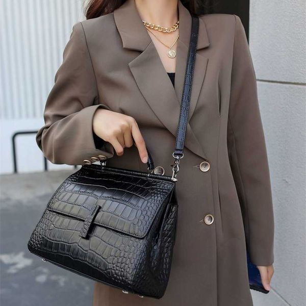 new large capacity tote bag crocodile leather women's handbag cowhide women's shoulder bag
new large capacity tote bag crocodile leather women's handbag cowhide women's shoulder bag