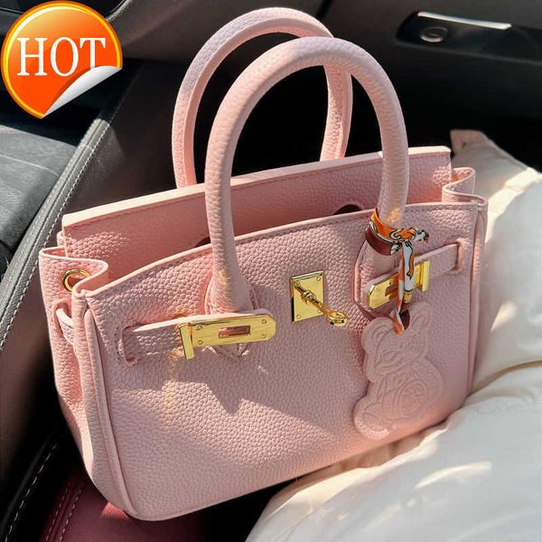 luxury designer handbags texture leather platinum buckle 2023 women's fashion all-in-one tote bags high-grade single shoulder messenger
luxury designer handbags texture leather platinum buckle 2023 women's fashion all-in-one tote bags high-grade single shoulder messenger