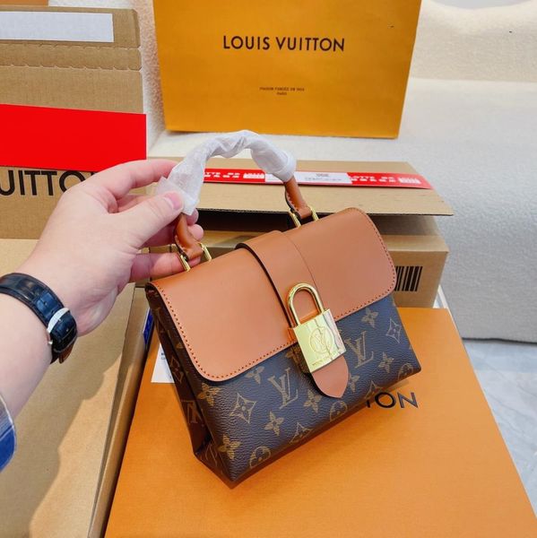 2022 luxury designer leather handbag women's authentic handbag crossbody bag women's shoulder bag flip cover tote coin purse tote, Red;black
2022 luxury designer leather handbag women's authentic handbag crossbody bag women's shoulder bag flip cover tote coin purse tote, Red;black