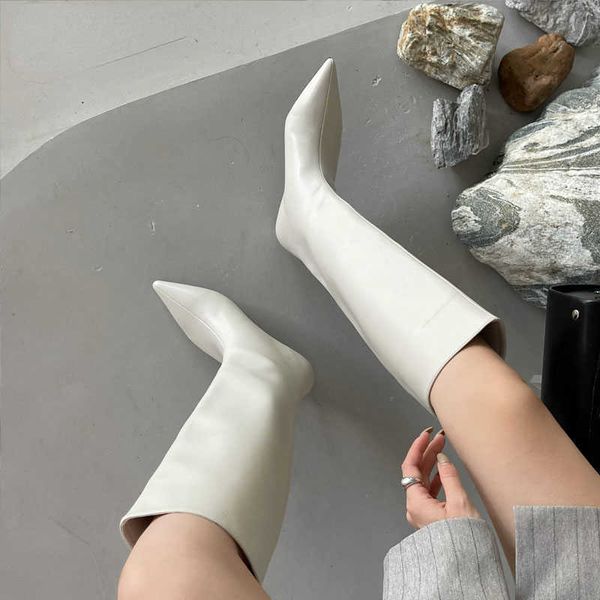 boots soft leather pointed toe high knee high boots low heels modern boots new autumn winter women botas mujer 221123, Black
boots soft leather pointed toe high knee high boots low heels modern boots new autumn winter women botas mujer 221123, Black