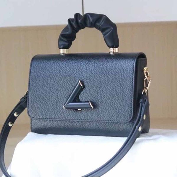 luxurys design tote bags for women 2022 leather purse handbag shoulder bag fiber lining removable and adjustable crossbody bags v word buckl, Black;red
luxurys design tote bags for women 2022 leather purse handbag shoulder bag fiber lining removable and adjustable crossbody bags v word buckl, Black;red