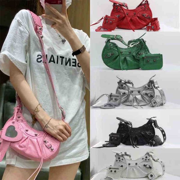 balencaigabags 21 home b le cagole leather locomotive bag three in one tooth wrinkled cowhide armpit single shoulder messenger bag b384
balencaigabags 21 home b le cagole leather locomotive bag three in one tooth wrinkled cowhide armpit single shoulder messenger bag b384