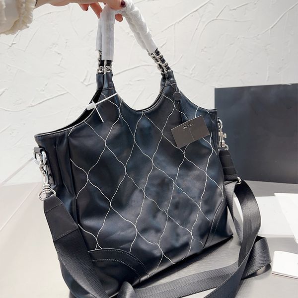 the tote bag luxury designer bags genuine leather shopping shoulder bag ladies totes wallet handbag portable women's fashion cross body
the tote bag luxury designer bags genuine leather shopping shoulder bag ladies totes wallet handbag portable women's fashion cross body