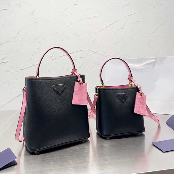 designer luxury women the tote bag fashion versatile handbags shoulder crossbody bags purse telfars totes large capacity saddle wallets 7a c
designer luxury women the tote bag fashion versatile handbags shoulder crossbody bags purse telfars totes large capacity saddle wallets 7a c