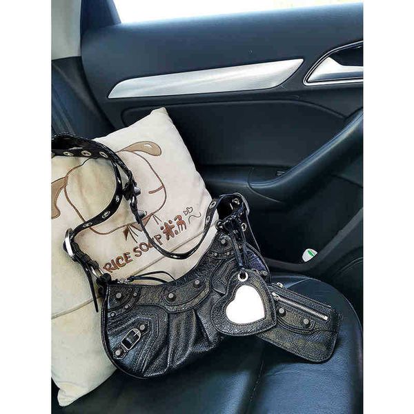 balencaigabags crescent locomotive single shoulder messenger bag female saddle advanced sense light retro rivet underarm pwyo
balencaigabags crescent locomotive single shoulder messenger bag female saddle advanced sense light retro rivet underarm pwyo