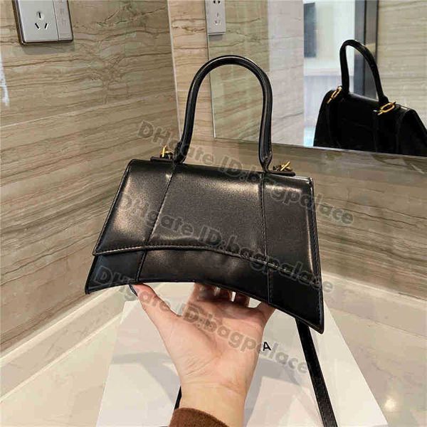 designer luxury womens bag balencigas handbag b-shaped paris single shoulder messenger fashion square gift shoulder oblique span versatile h
designer luxury womens bag balencigas handbag b-shaped paris single shoulder messenger fashion square gift shoulder oblique span versatile h