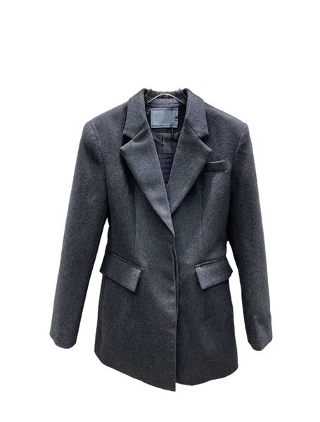 women's luxury designer designed a new v-neck suit coat for autumn and winter 2022, Black;brown
women's luxury designer designed a new v-neck suit coat for autumn and winter 2022, Black;brown