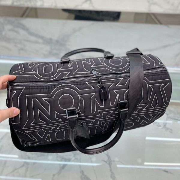 luxurys designers bags high capacity duffel bag women travel tote men dream boston handbags waterproof canvas embroidery letter suitcase lug
luxurys designers bags high capacity duffel bag women travel tote men dream boston handbags waterproof canvas embroidery letter suitcase lug