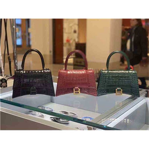 designer luxury womens bag balencigas handbag b-shaped paris single shoulder messenger fashion square gift shoulder oblique span versatile h
designer luxury womens bag balencigas handbag b-shaped paris single shoulder messenger fashion square gift shoulder oblique span versatile h