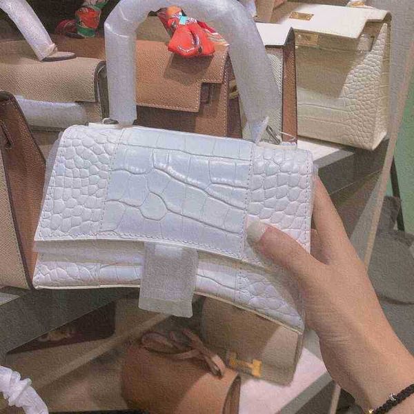 designer luxury womens bag balencigas handbag b-shaped paris single shoulder messenger fashion square gift shoulder oblique span versatile h
designer luxury womens bag balencigas handbag b-shaped paris single shoulder messenger fashion square gift shoulder oblique span versatile h