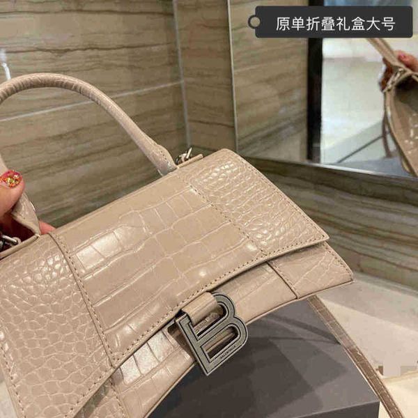 designer luxury womens bag balencigas handbag b-shaped paris single shoulder messenger fashion square gift shoulder oblique span versatile h
designer luxury womens bag balencigas handbag b-shaped paris single shoulder messenger fashion square gift shoulder oblique span versatile h