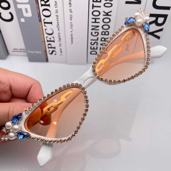 sunglasses rhinestone cat's eye sunglasses personalized trend with pgraphy hand made diamond inlaid ink 1125, White;black
sunglasses rhinestone cat's eye sunglasses personalized trend with pgraphy hand made diamond inlaid ink 1125, White;black
