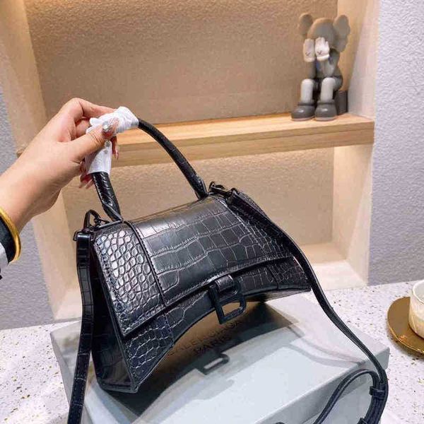 designer luxury womens bag balencigas handbag b-shaped paris single shoulder messenger fashion square gift shoulder oblique span versatile h
designer luxury womens bag balencigas handbag b-shaped paris single shoulder messenger fashion square gift shoulder oblique span versatile h