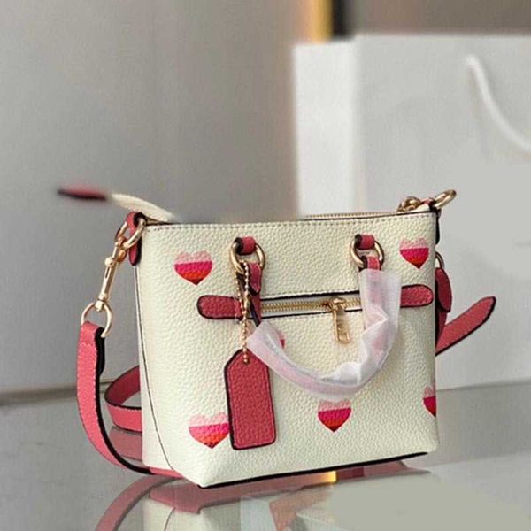 evening bags womens tote bag designer bag leather handbag heart shoulder simple shopper elegant ladies crossbody purse handbags 220917
evening bags womens tote bag designer bag leather handbag heart shoulder simple shopper elegant ladies crossbody purse handbags 220917