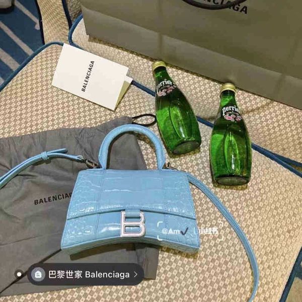 designer luxury womens bag balencigas handbag b-shaped paris single shoulder messenger fashion square gift shoulder oblique span versatile h
designer luxury womens bag balencigas handbag b-shaped paris single shoulder messenger fashion square gift shoulder oblique span versatile h